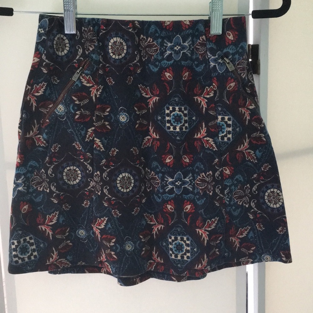 Hollister navy skirt with designs